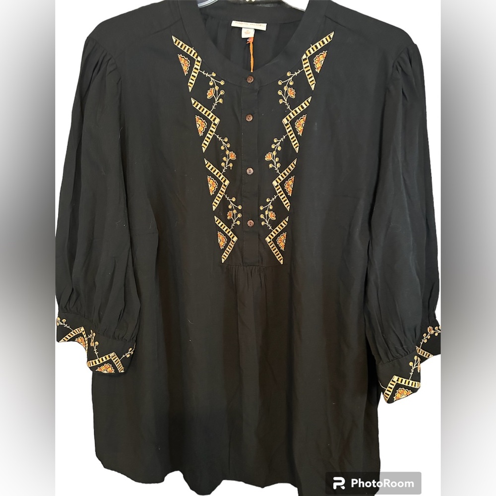 Knox Rose Black Top with Embroidery